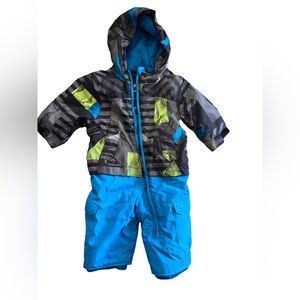 Quiksilver baby snow suit 9 M
